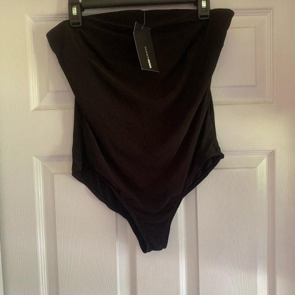 Fashion Nova Tops - NWT strapless body suit